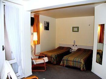Les Chemins Francis - Modern Hotel Bagnols-les-Bains Екстер'єр фото