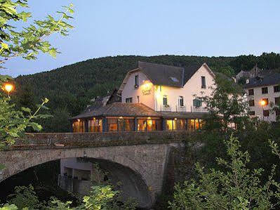 Les Chemins Francis - Modern Hotel Bagnols-les-Bains Екстер'єр фото